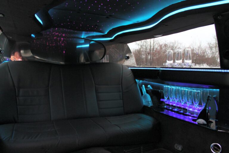 Lej en limousine perfekt til konfirmationskørsel og, galla og bryllupskørsel - VIP Limo : limousineservice